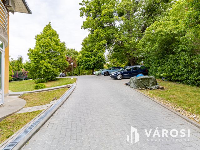 Cinege utcában, csendes, gyönyörű lakóparkban, kiadó lakás