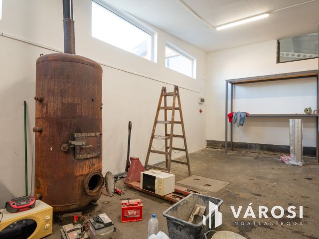 Kiadó 160 m2 -es raktár irodával, Solymáron
